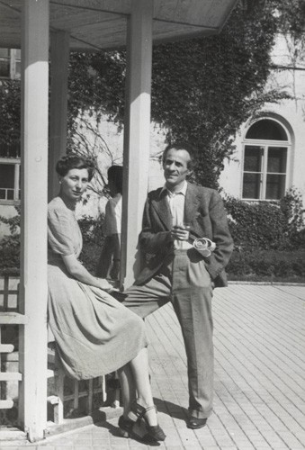 Eugene Rosenberg junto con su esposa Penelope