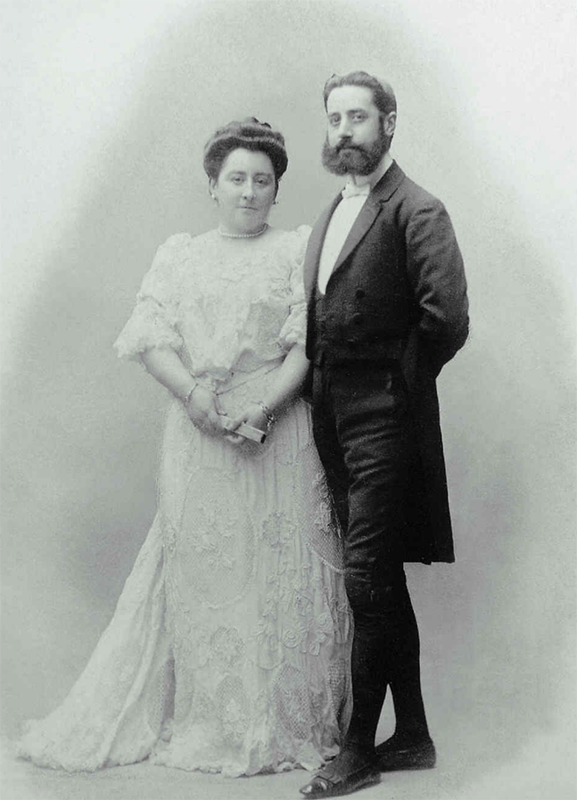 AUGUSTI, Ricardo de. Fotografia junto a su mujer Elvira Zulueta.