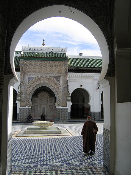 Interior de la Universidad y mezquita