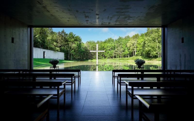 Iglesia sobre el Agua por Tadao Ando (1988). Fotografía por Hirofumi Inaba. Imagen cortesía de Hoshino Resort.
Fotografia desde interior