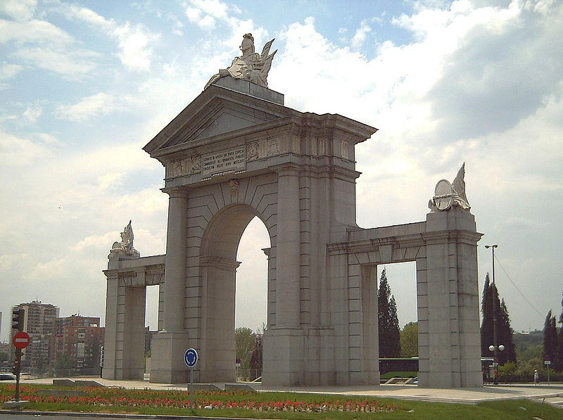 http://commons.wikimedia.org/wiki/File:Puerta_de_San_Vicente_%28Madrid%29_01.jpg