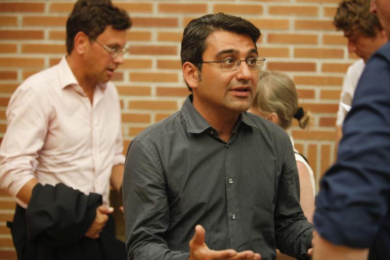 Savvas Ciriacidis en la presentación de la exposición "Bungalow Germania" en el Pabellón Alemán de la Bienal de Venecia de 2014.