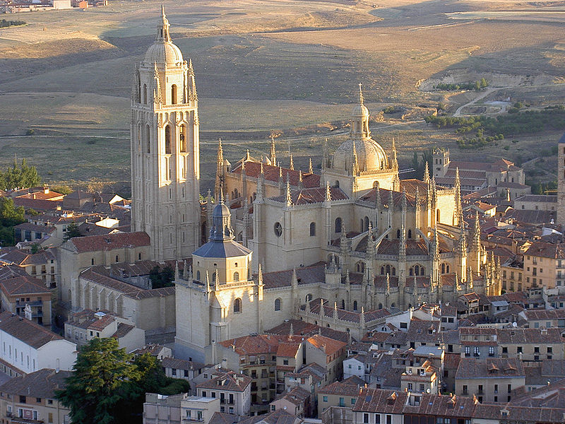 Vista aérea de la Catedral de Segovia
http://es.wikipedia.org/wiki/Catedral_de_Santa_Mar%C3%ADa_de_Segovia