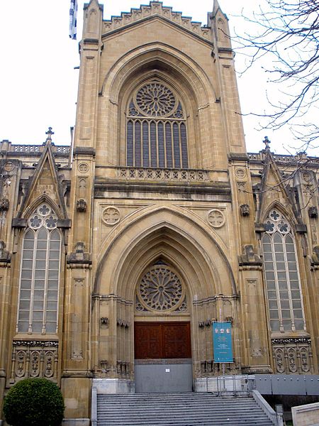 Acceso al Museo por la portada meridional de la Catedral Nueva.