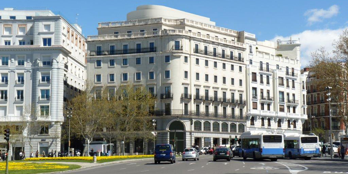 Edificio de oficinas en la Plaza de la Independencia en Madrid