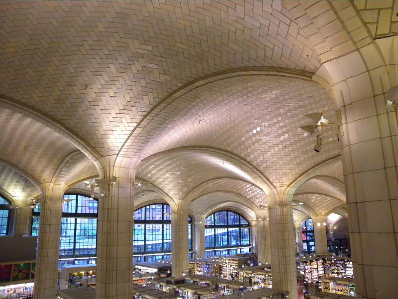 Bóvedas del Bridgemarket del puente de Queensboro
