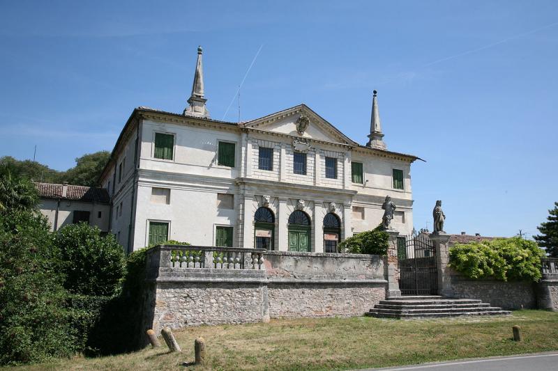 http-//upload.wikimedia.org/wikipedia/commons/thumb/7/7b/Villa_Repeta_20070706-3.jpg/1280px-Villa_Repeta_20070706-3.jpg