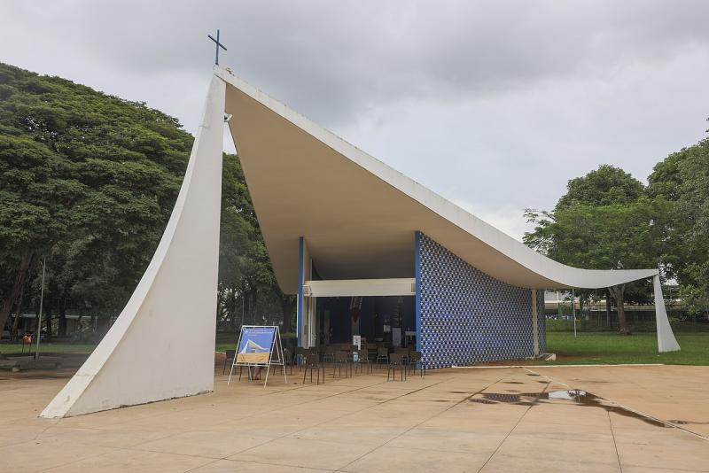 Acceso a la parroquia