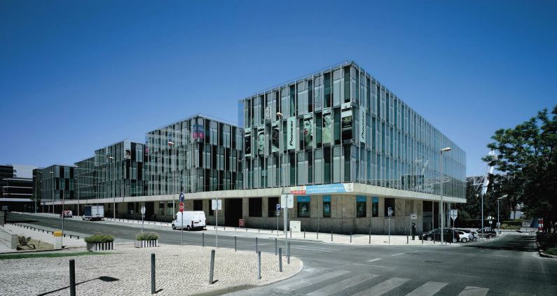 Edificio comercial y de oficinas Mar de Oriente