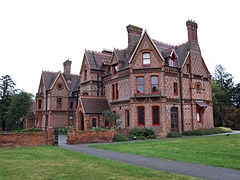 https://en.wikipedia.org/wiki/Foxhill_House#/media/File:Foxhill_from_the_west.jpg