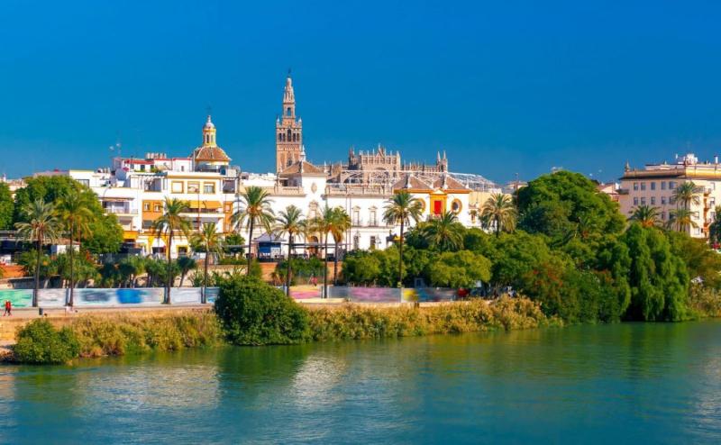 Sevilla. Río Guadalquivir, fotografía desde el puente de Triana.