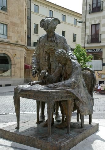 Monumento a Alberto Churriguera en Salamanca 