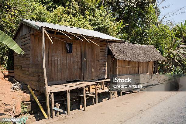 https://www.istockphoto.com/es/foto/antiguas-casas-de-madera-en-la-región-amazónica-de-brasil-gm1447598681-485364003