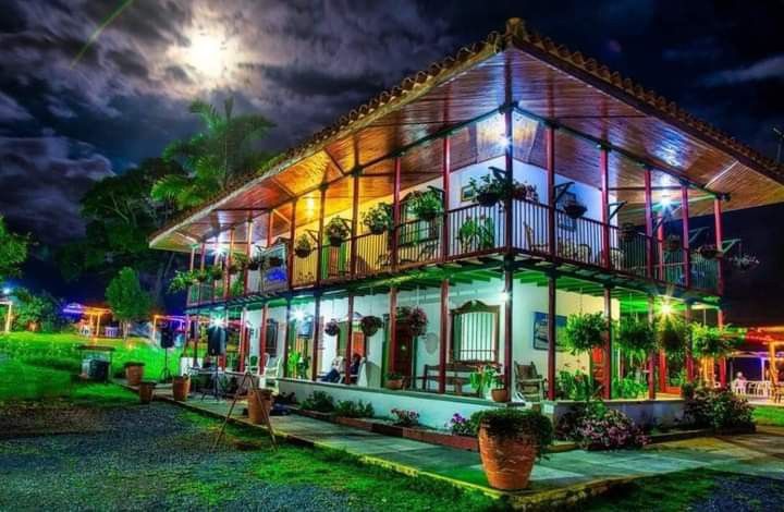 Casa paisa de doble planta