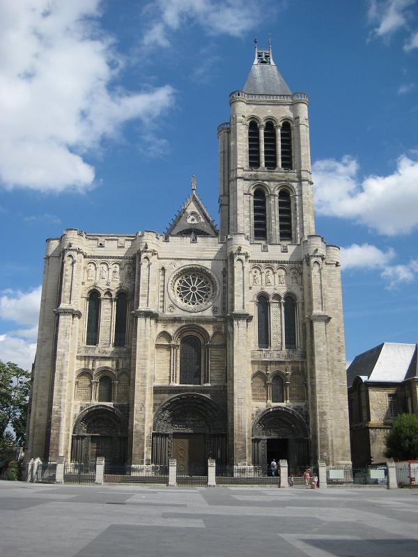 Fachada principal de la Abadía de Saint Denis