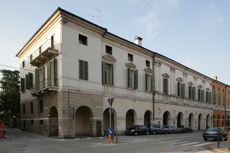 http-//upload.wikimedia.org/wikipedia/commons/thumb/e/e0/Palazzo_Civena_20081203-1.jpg/800px-Palazzo_Civena_20081203-1.jpg
