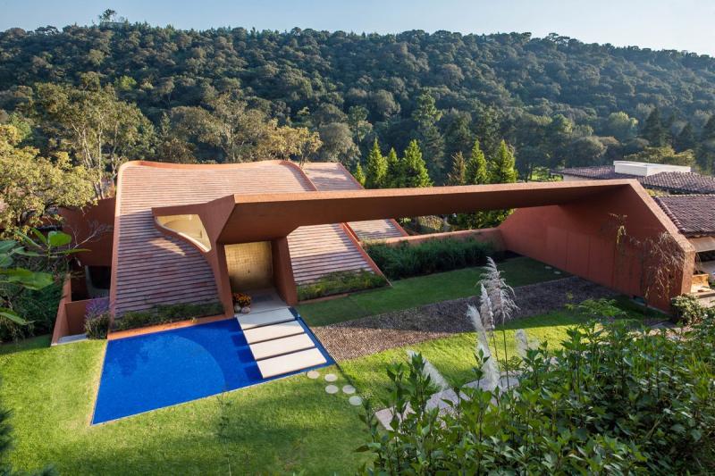 Casa entre árboles