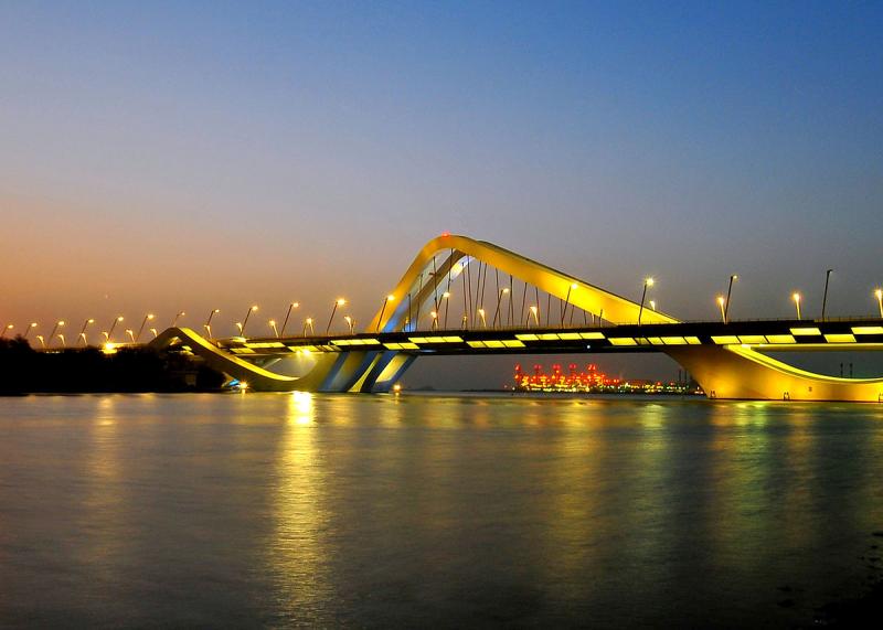 https://commons.wikimedia.org/wiki/File:Sheikh_Zayed_Bridge_-_Abu_Dhabi,_UAE.jpg