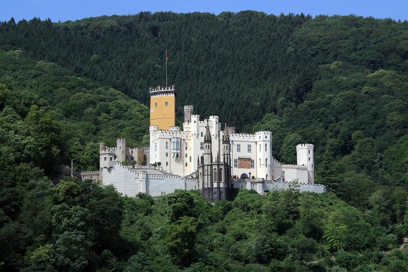 Reconstrucción del castillo de Stolzenfels del siglo XIII en el Rin