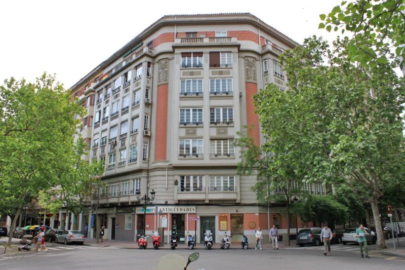 Edificio de viviendas en Zaragoza. Plaza de los Sitios