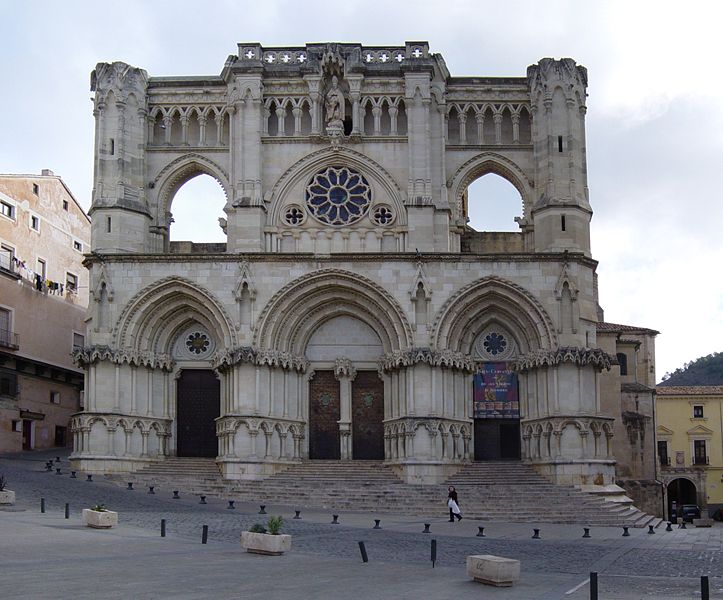 Fachada principal inacabada de la Catedral de Cuenca