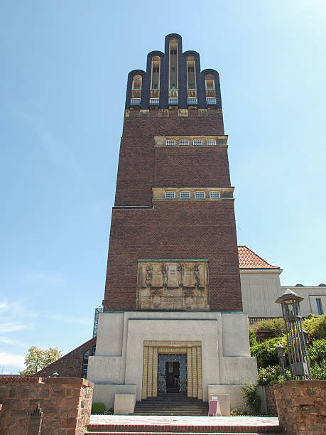 Enlace de la imagen: https://media.istockphoto.com/id/178796299/es/foto/torre-de-bodas-en-darmstadt.jpg?s=612x612&w=0&k=20&c=lW3FKASUIVjdTzRYGtwhmoHYq2RIGdmQBE9Hb-BYINs=