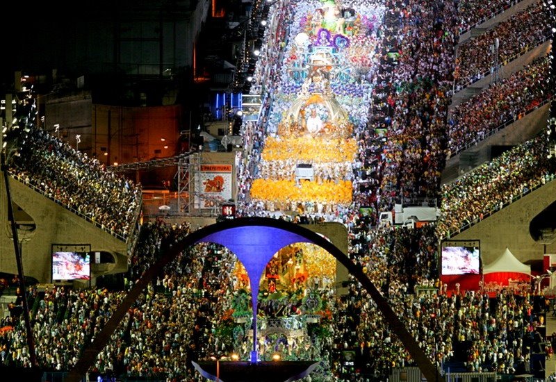 Diseñada para albergar el desfile de las escuelas de saba durante el carnaval de Río de Janeiro
