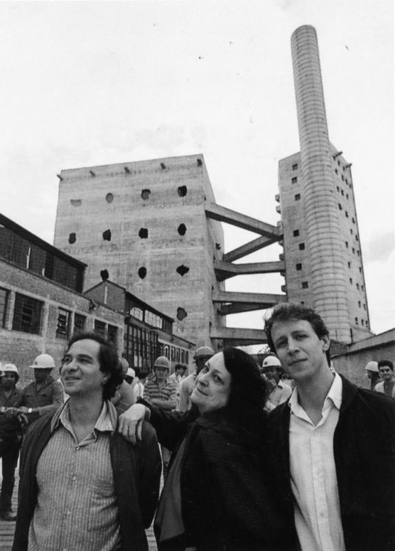 El arquitecto junto a Lina Bo Bardi