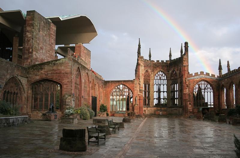 Coventry. Arquitectura y desarrollo urbano. Ruinas de la catedral de Coventry.