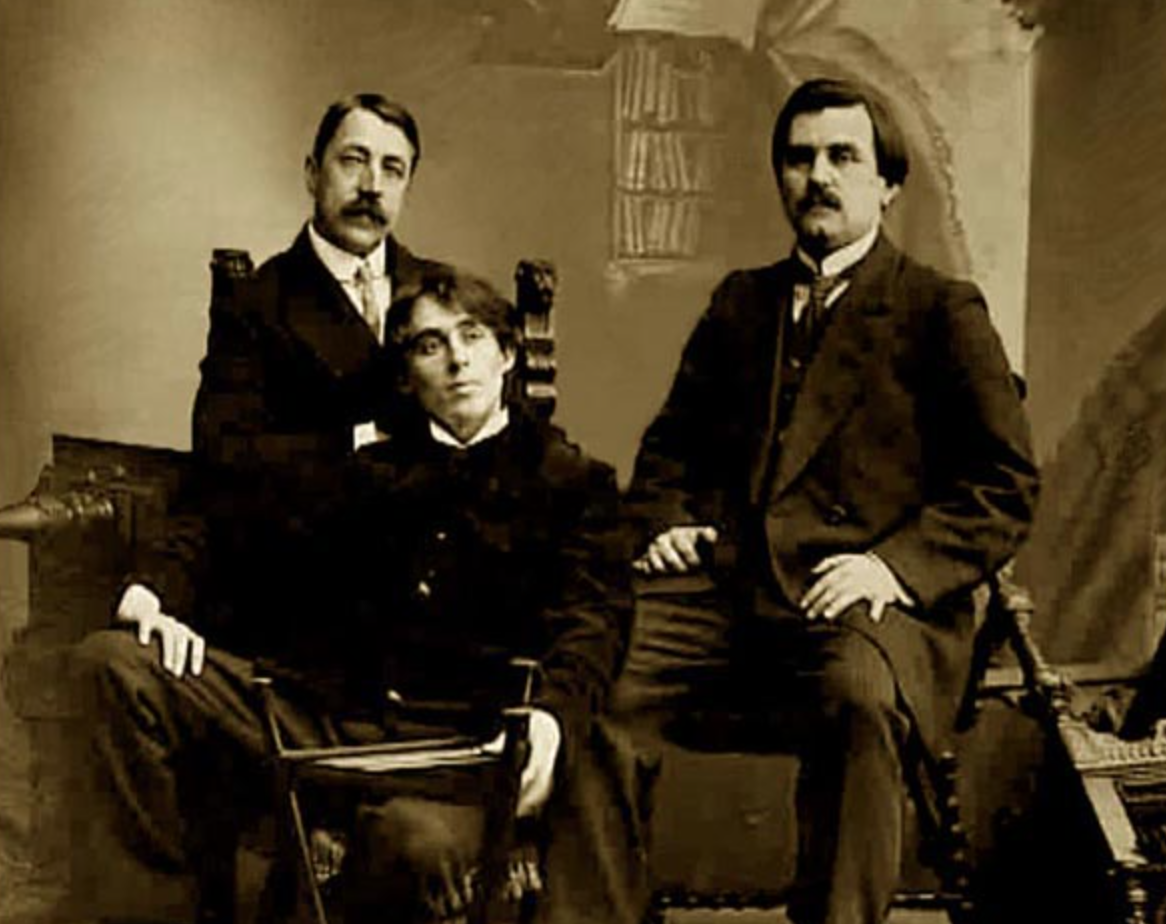 Mijaíl Matiushin, Alekséi Kruchónyj y Kazimir Malévich (de izda. a dcha.), marzo 1912. Autores de la Ópera la Victoria sobre el sol