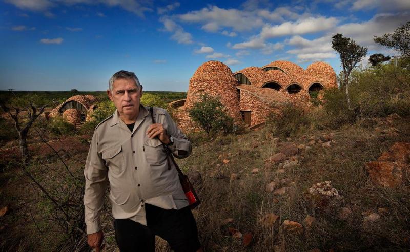 Peter Rich en el Centro de Interpretación Mapungubwe en la provincia de Limpopo, Sudáfrica.