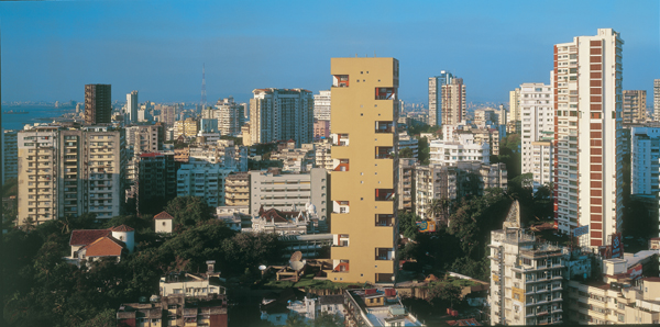 El edificio y su entorno.