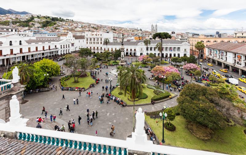 https://www.google.com/url?sa=i&url=https%3A%2F%2Fes.m.wikipedia.org%2Fwiki%2FArchivo%3APlaza_Grande%2C_Quito%2C_Ecuador%2C_2015-07-22%2C_DD_80.JPG&psig=AOvVaw2NMkWWgDCuo39iX8CcLw6r&ust=1700689114641000&source=images&cd=vfe&opi=89978449&ved=0CBEQjRxqFwoTCODJjueG1oIDFQAAAAAdAAAAABAH