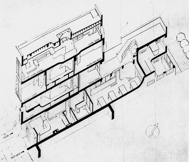 El edificio destaca por sus formas puras y la falta de ornamento frente a las casas de su entorno. La fachada se compone principalmente por dos grandes paños translucidos construidos de ladrillos de vidrio que permiten que la luz entre en la vivienda sin perder privacidad en las áreas principales.