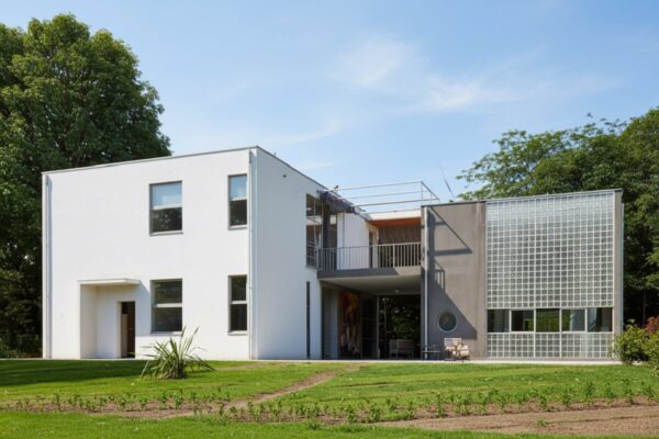 Fachada jardín a color