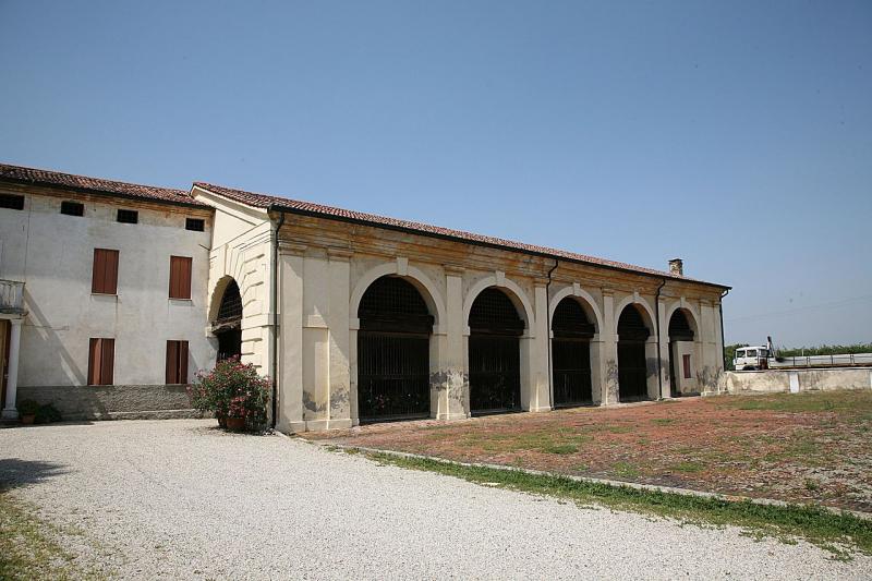 http-//upload.wikimedia.org/wikipedia/commons/thumb/f/fe/VillaThieneCicogna_2007_07_18_1.jpg/120px-VillaThieneCicogna_2007_07_18_1.jpg