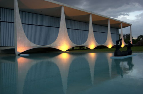 Primero de los edificios construido en el conjunto proyectado para Brasilia. 