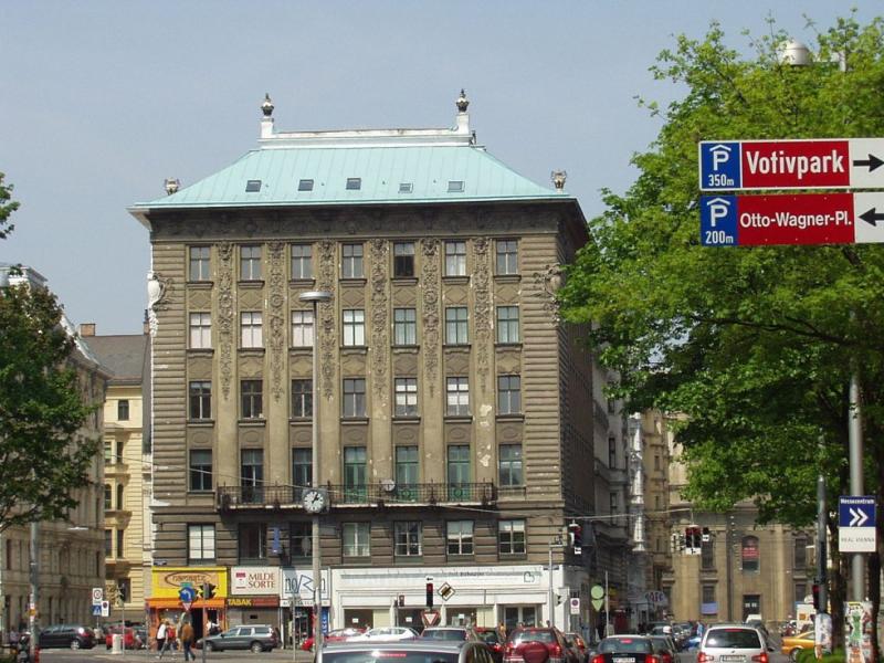 Universitätsstraße 12