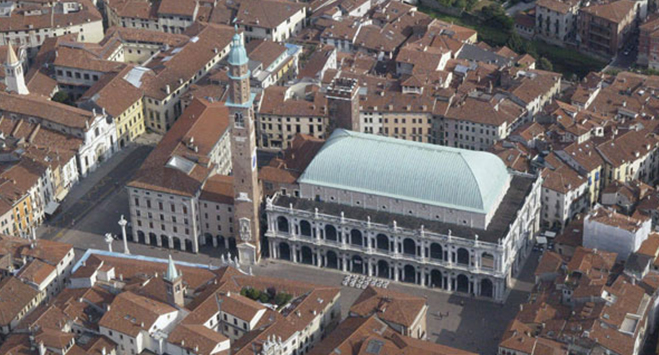 Vista aerea de la básilica en la plaza dei seignori