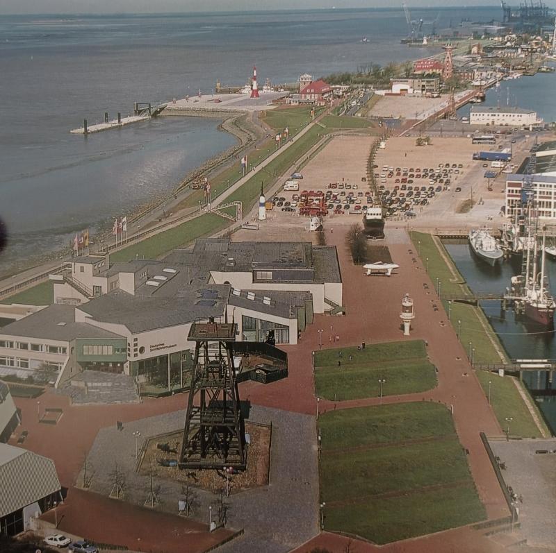 El museo está enmcarado entre el dique del río Weser yel museo portuario
