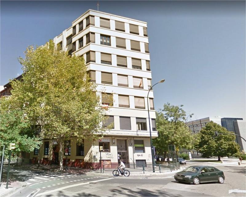 Edificio de viviendas en Zaragoza. Calle Mefisto