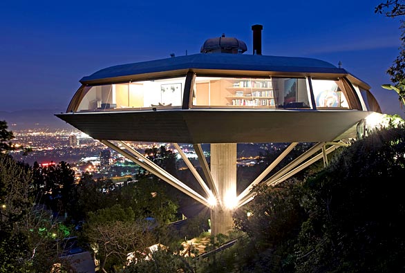 Chemosphere. Exterior de noche