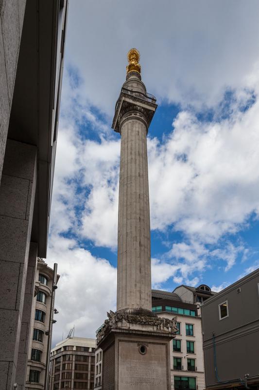 Vista de la gran columna conmemorativa del incendio de Londres