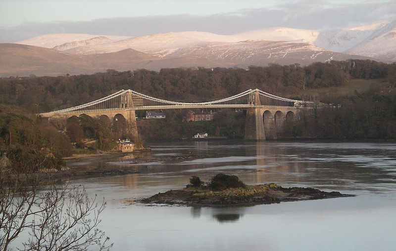 El Puente Colgante de Menai visto desde la A4080, cerca del Puente Britannia.