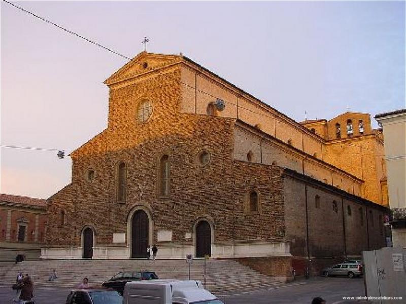 http://www.catedralescatolicas.com/wp-content/uploads/2009/11/Duomo-di-Faenza-Emilia-Romagna-Italy-Italia.jpg