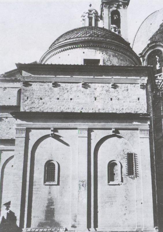 Capilla Médicis (Sagrestia Nuova), vista exterior del muro norte.