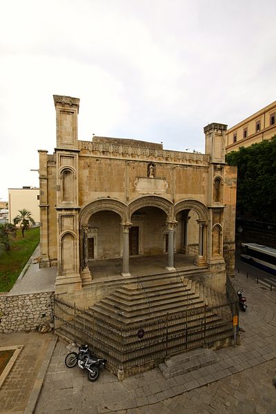 http://it.wikipedia.org/wiki/File:Santa_Maria_della_Catena_Palermo376.jpg