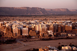 Las arquitecturas de gran altura en Shibam , Wadi Hadramaut (o Hadhramout, Hadramawt) Yemen. [1999]