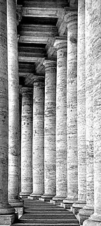 obras/860_85_bernini__columnata_de_san_pedro__roma__1667__fuente_imagen_santiago_de_molina__1.jpg